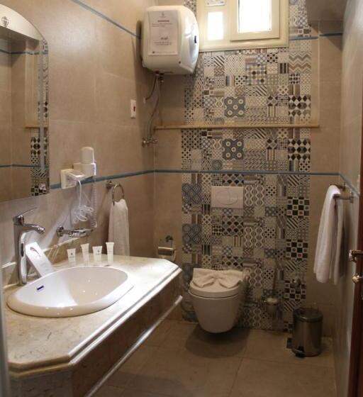 اتاق استاندارد سه نفره با چشمانداز کنار دریا, Royal Jewel Al Raml