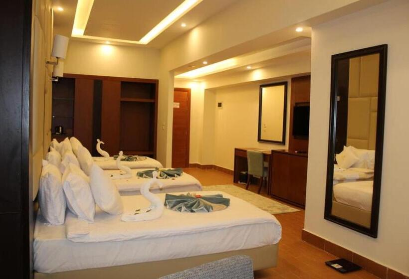 اتاق استاندارد سه نفره با چشمانداز کنار دریا, Royal Jewel Al Raml