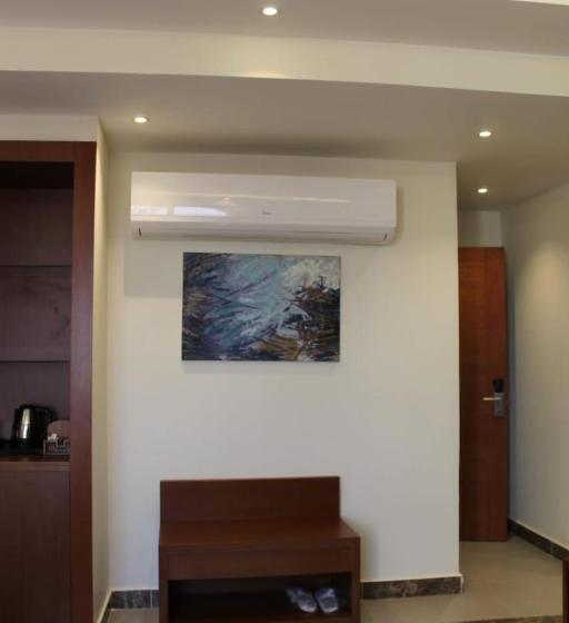 اتاق استاندارد سه نفره با چشمانداز کنار دریا, Royal Jewel Al Raml