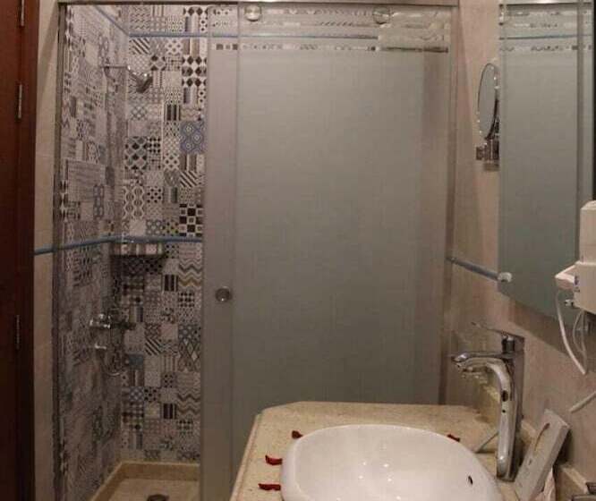 اتاق استاندارد با چشمانداز شهر, Royal Jewel Al Raml