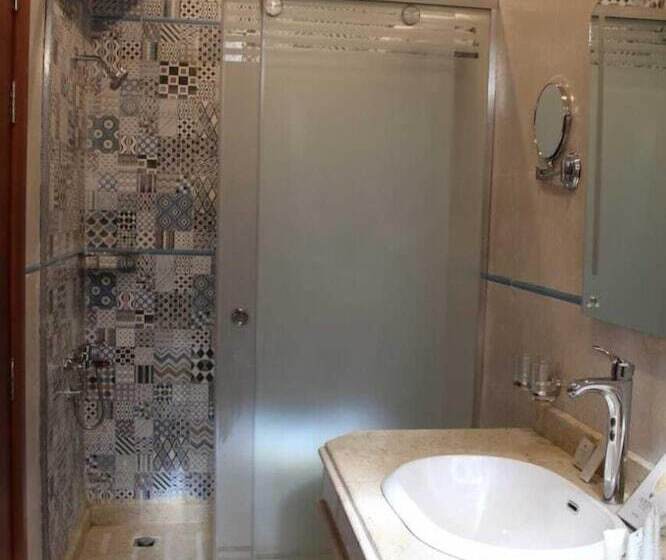 اتاق استاندارد با چشمانداز شهر, Royal Jewel Al Raml