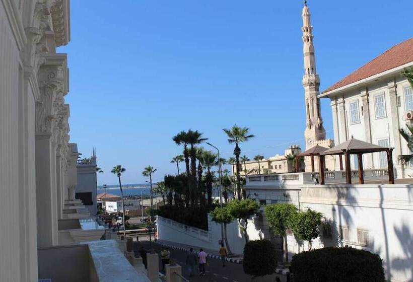 اتاق اساندارد با چشم‌انداز جانبی به دریا, Royal Jewel Al Raml