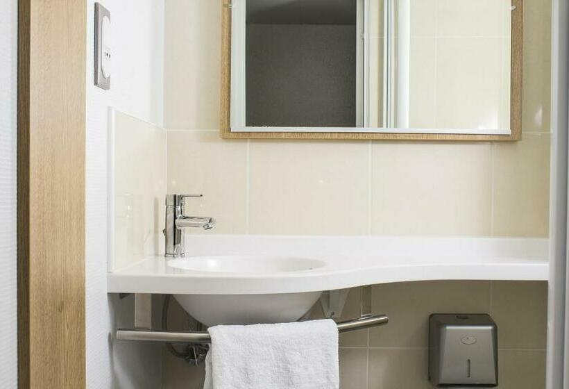 غرفة قياسية ثلاثية, Inn Design Montluçon