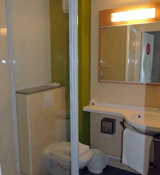 חדר סטנדרט לשלושה, Inn Design Montluçon