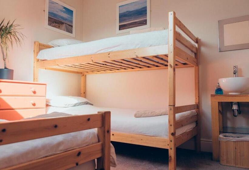 Трехместный Номер Стандарт Совместная Ванная, Smarties Surf Lodge