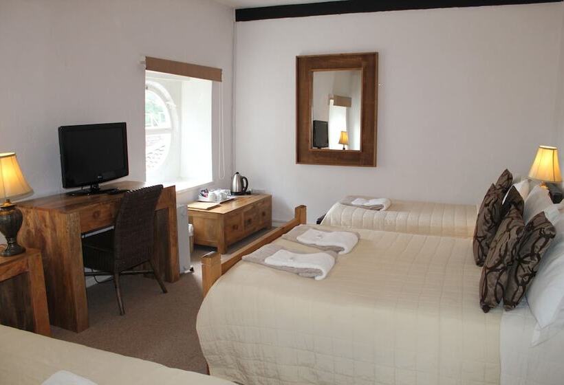 غرفة عائلية, The Coach House