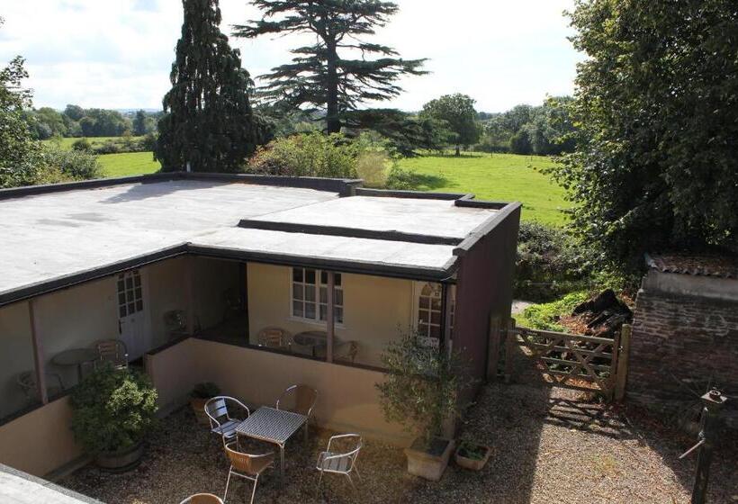 غرفة قياسية, The Coach House