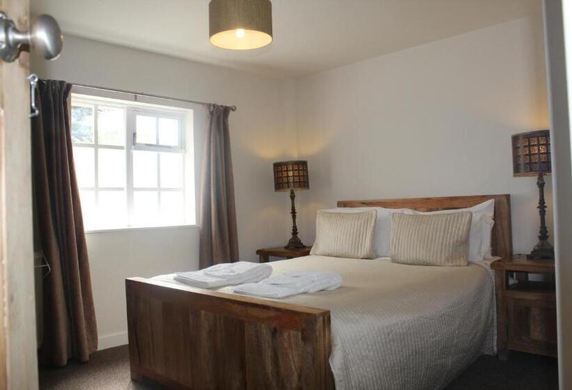 غرفة قياسية, The Coach House