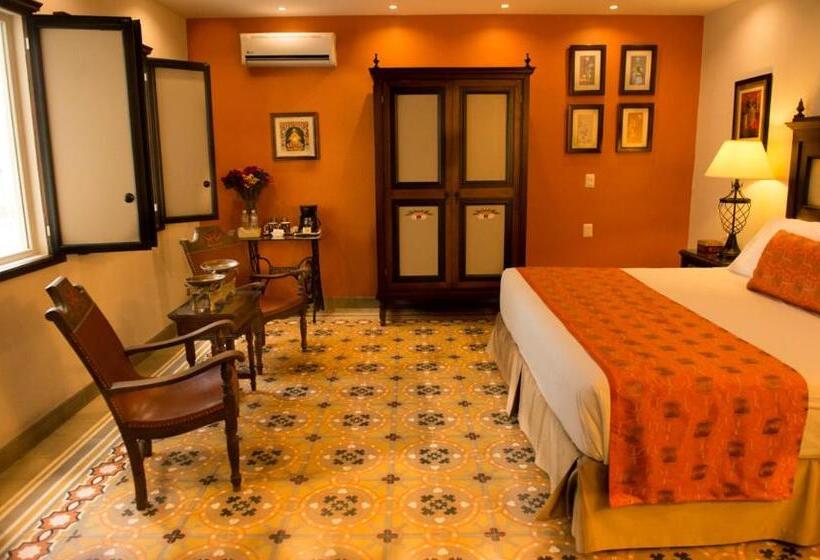 جناح جونيور, Grand Hotel Tepatitlán