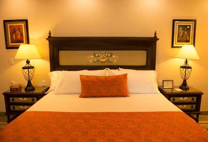 جناح جونيور, Grand Hotel Tepatitlán