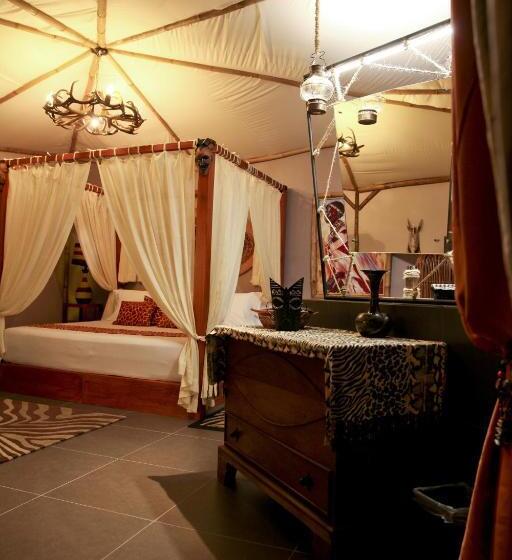 جناح جونيور, Grand Hotel Tepatitlán