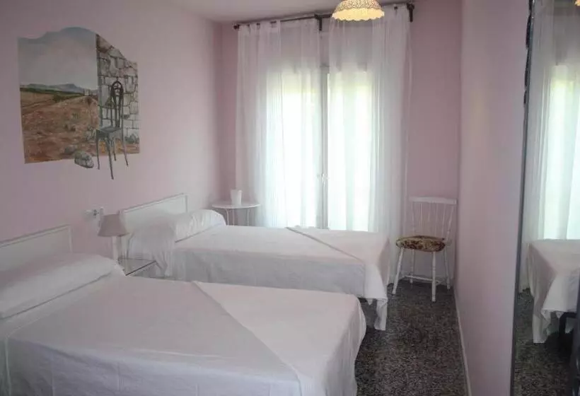 اتاق خانوادگی, Hostal Isabel Ii