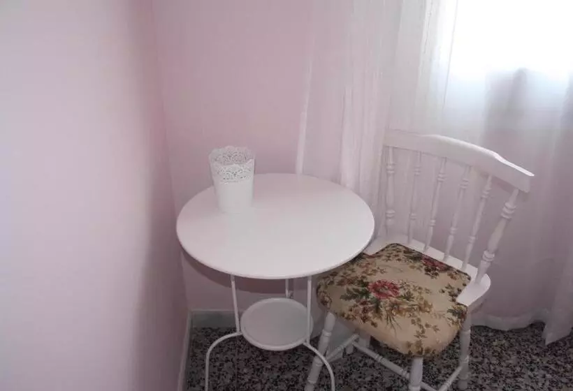 اتاق راحتی سه تخته, Hostal Isabel Ii