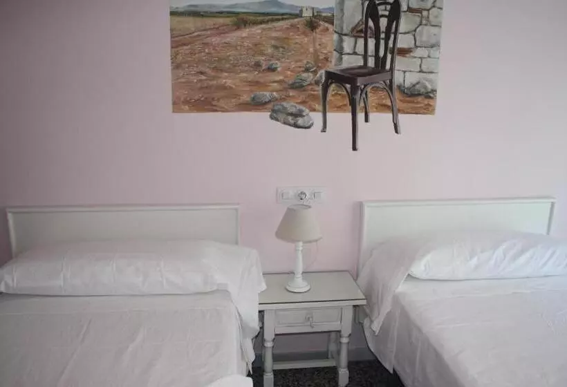 اتاق راحتی سه تخته, Hostal Isabel Ii