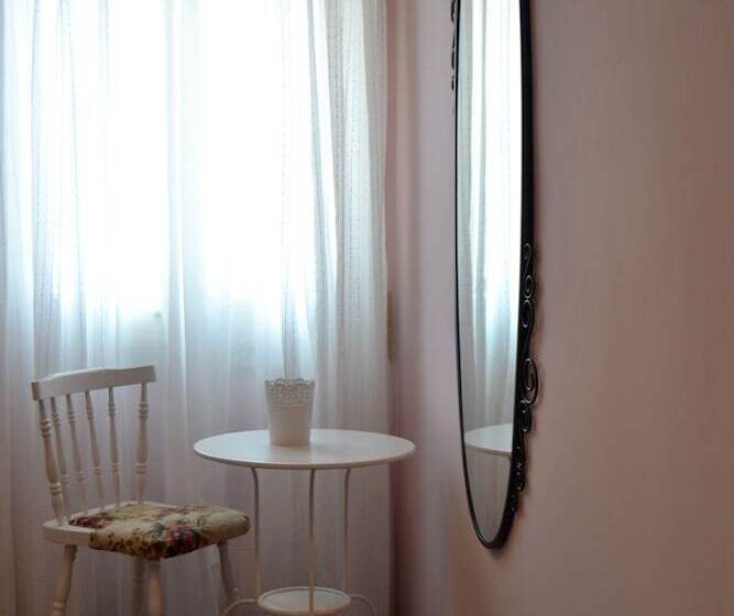 اتاق استاندارد یک نفره, Hostal Isabel Ii