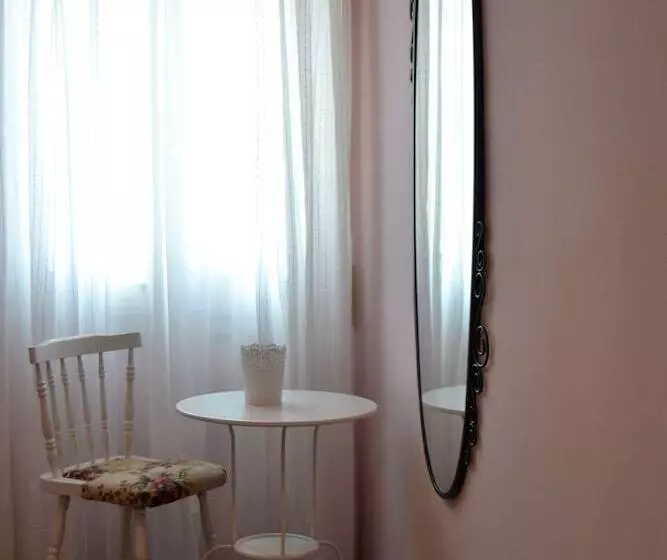 اتاق استاندارد یک نفره, Hostal Isabel Ii