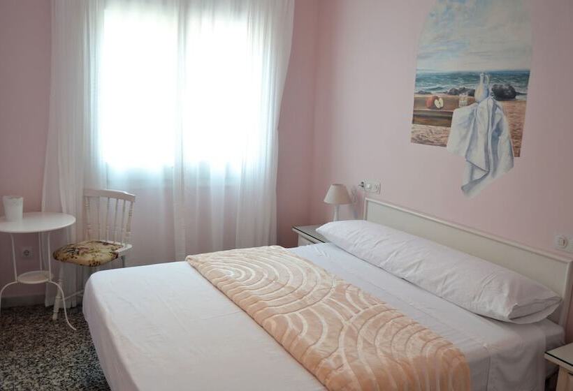 اتاق استاندارد یک نفره, Hostal Isabel Ii