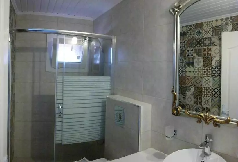 Studio Standard Vue Jardin, Avra