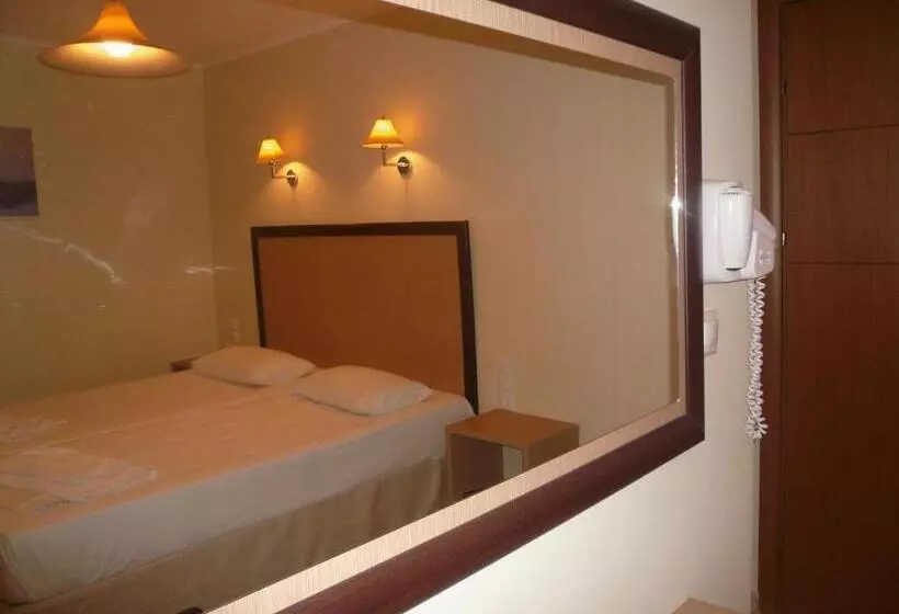 Studio Standard Vue Jardin, Avra