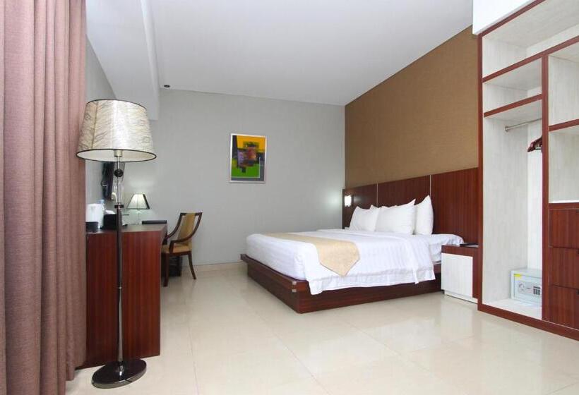 חדר אקזקיוטיב, Grand Hatika