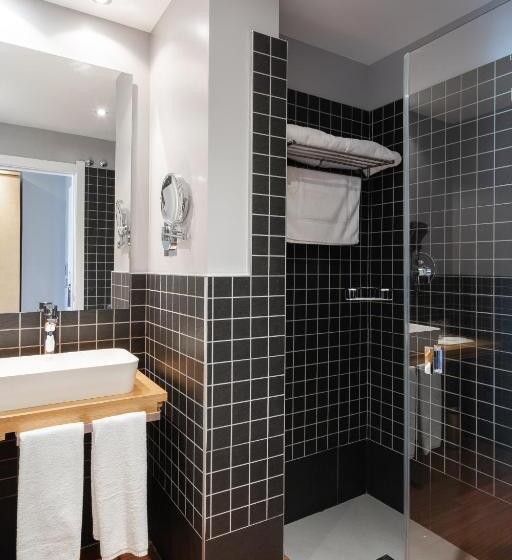 غرفة قياسية فردية, Zenit El Coloquio