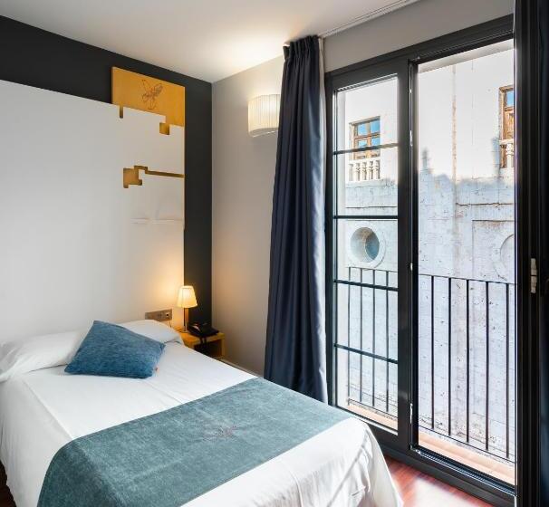 غرفة قياسية فردية, Zenit El Coloquio