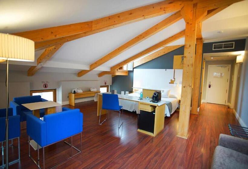 غرفة سوبيريور, Zenit El Coloquio