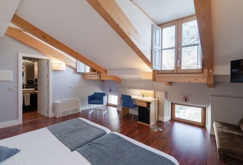 غرفة سوبيريور, Zenit El Coloquio