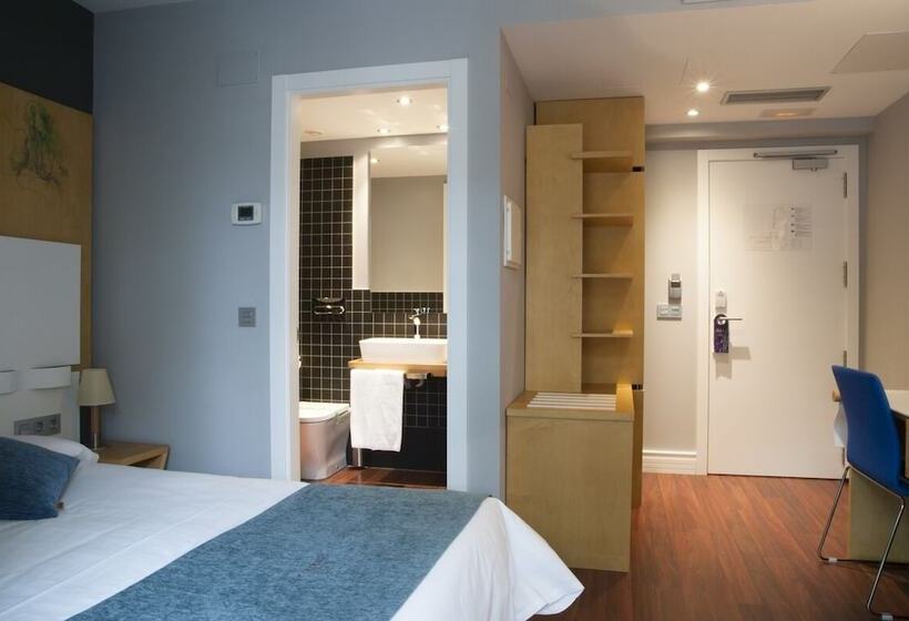 غرفة قياسية فردية, Zenit El Coloquio