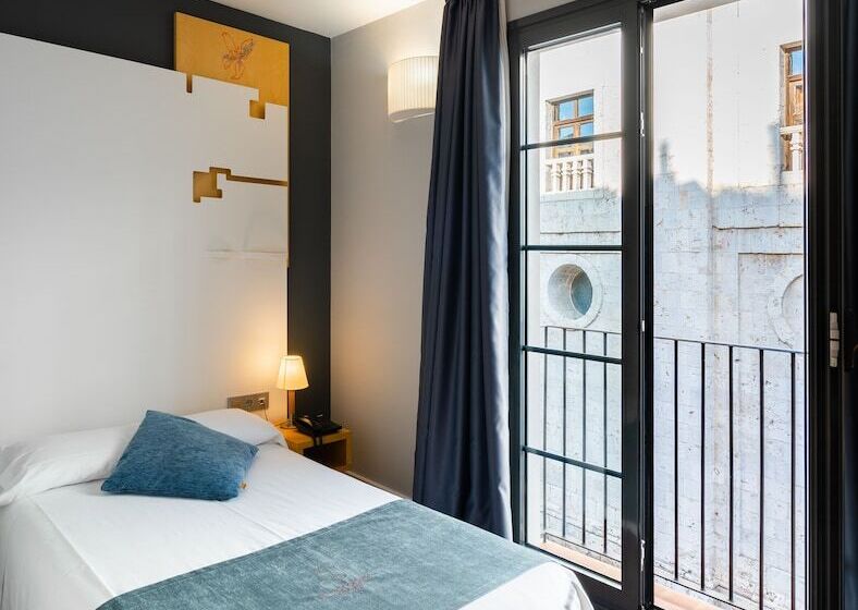 غرفة قياسية فردية, Zenit El Coloquio