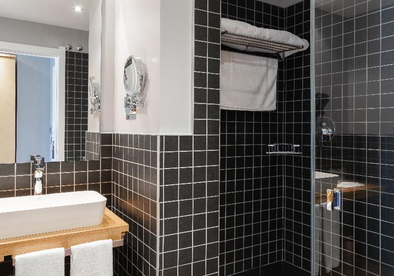 غرفة قياسية فردية, Zenit El Coloquio