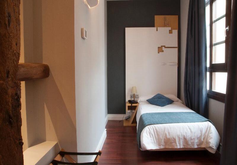 غرفة قياسية فردية, Zenit El Coloquio