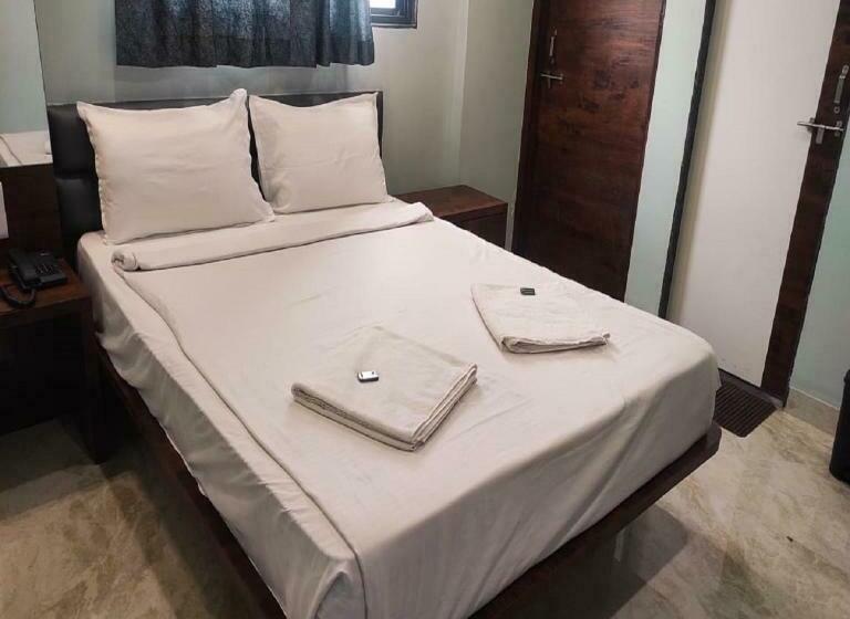 غرفة قياسية, Shankar Residency, Akkalkot