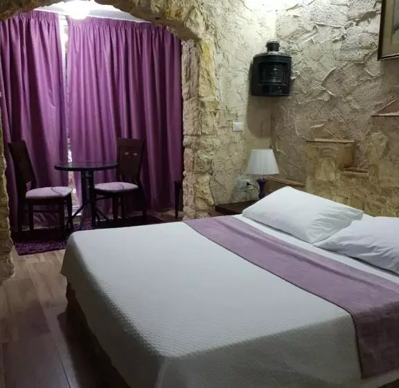 اتاق لوکس, Ahiram Hotel Byblos
