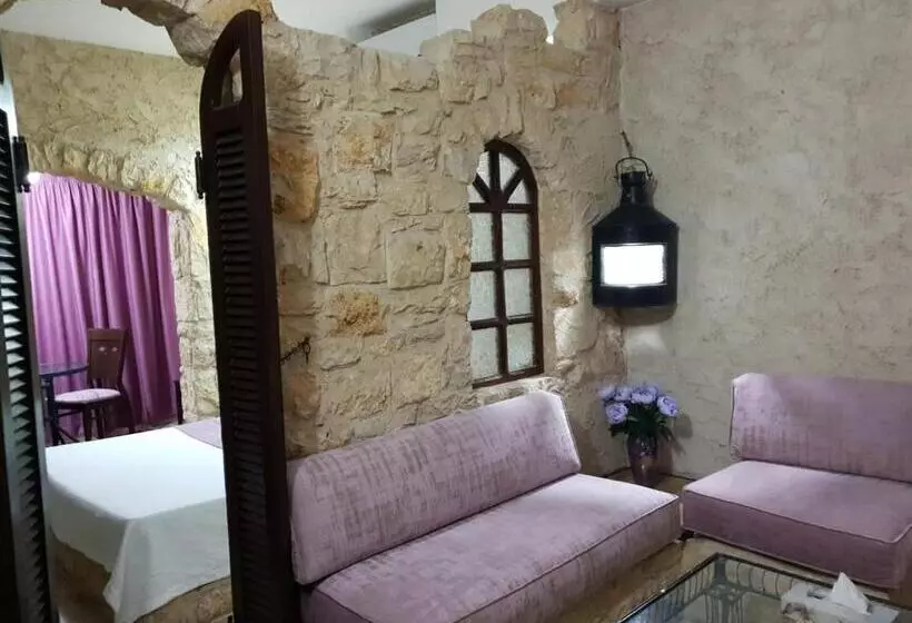 اتاق لوکس, Ahiram Hotel Byblos
