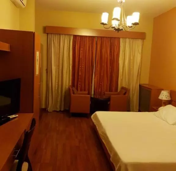 اتاق ساده سه‌ نفره, Ahiram Hotel Byblos