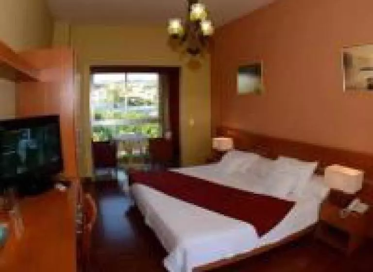 اتاق سه نفره دلوکس با چشم‌انداز دریا, Ahiram Hotel Byblos