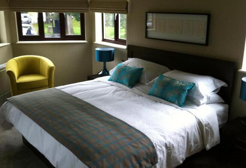 جناح جونيور, The Bakery Restaurant With Rooms