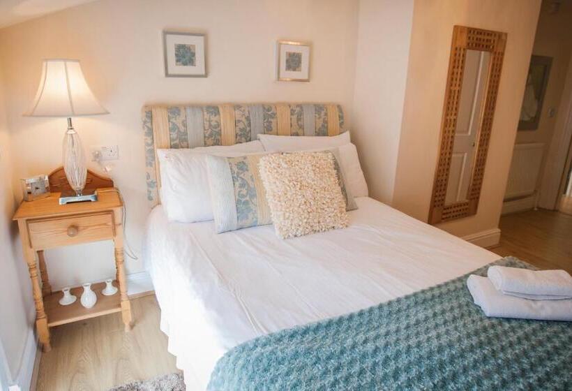 חדר בסיסי, The Leicester