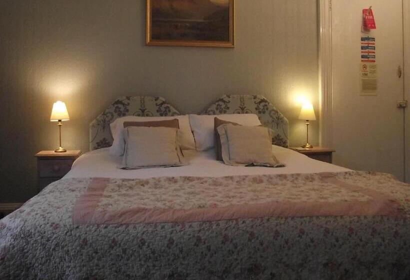 Quarto Familiar, The Old Rectory