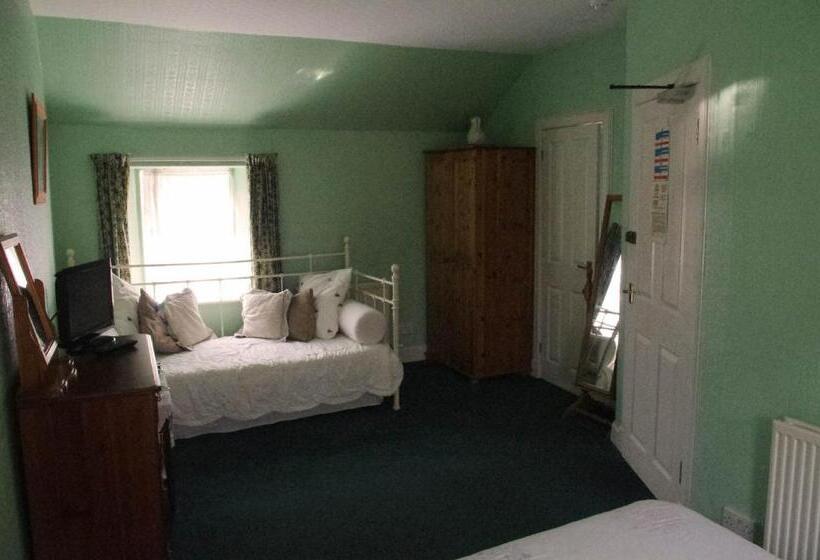 Quarto Familiar, The Old Rectory