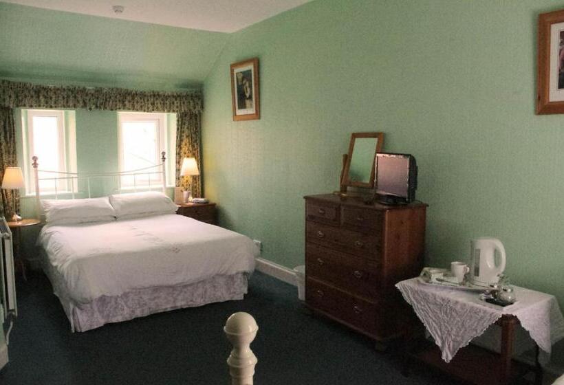 Quarto Familiar, The Old Rectory