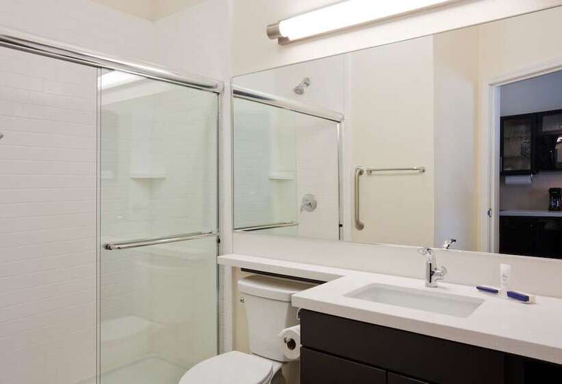 Люкс Адаптированный для Инвалидов, Candlewood Suites Dickinson, An Ihg