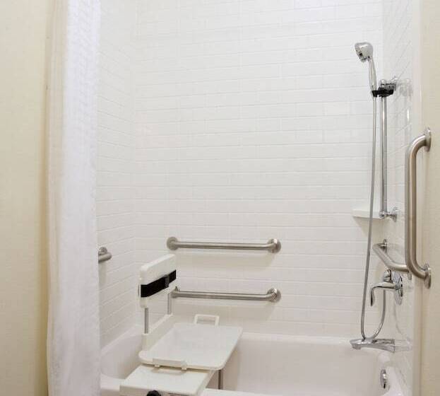 Люкс Адаптированный для Инвалидов, Candlewood Suites Dickinson, An Ihg