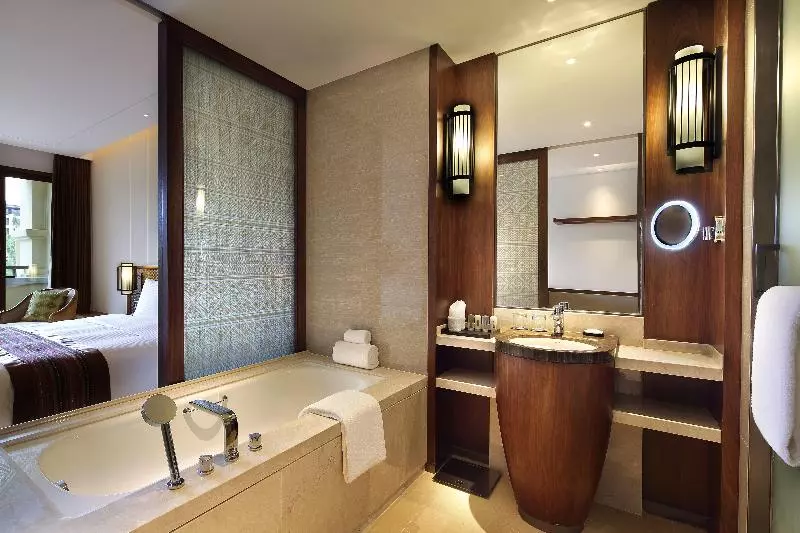キングサイズベッドのスタンダードルーム, Crowne Plaza Resort Xishuangbanna Parkview By Ihg