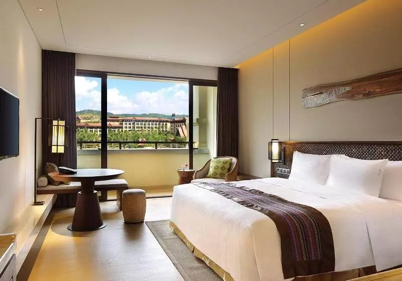 キングサイズベッドのスタンダードルーム, Crowne Plaza Resort Xishuangbanna Parkview By Ihg