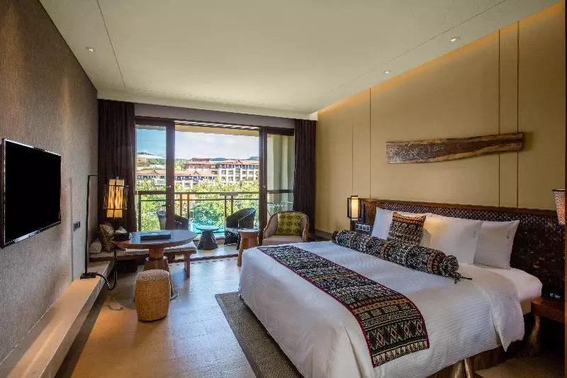 キングサイズベッドのスタンダードルーム, Crowne Plaza Resort Xishuangbanna Parkview By Ihg