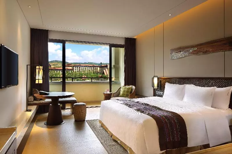 キングサイズベッドのスタンダードルーム, Crowne Plaza Resort Xishuangbanna Parkview By Ihg