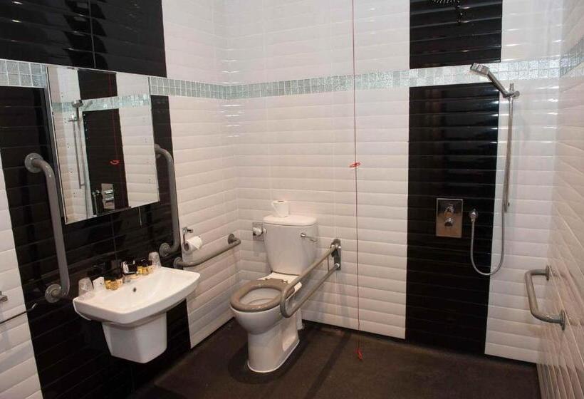 חדר סטנדרט, Forty One