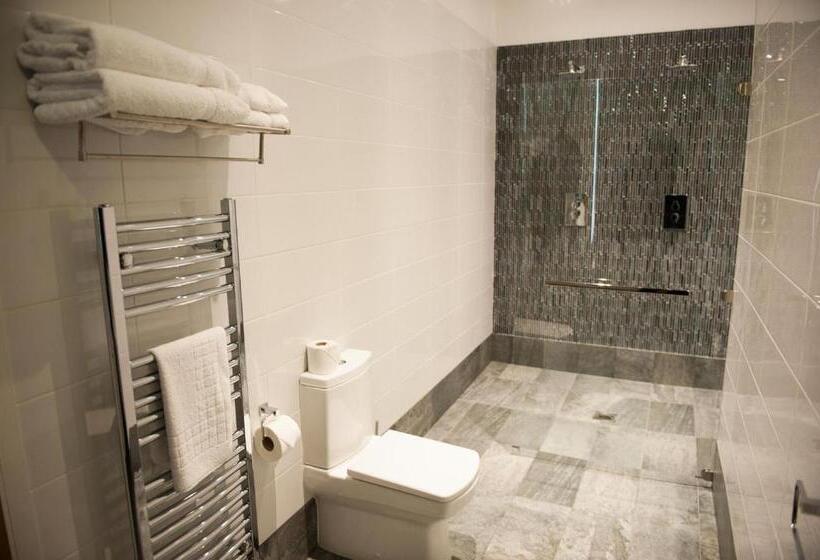 חדר סופריור, Forty One